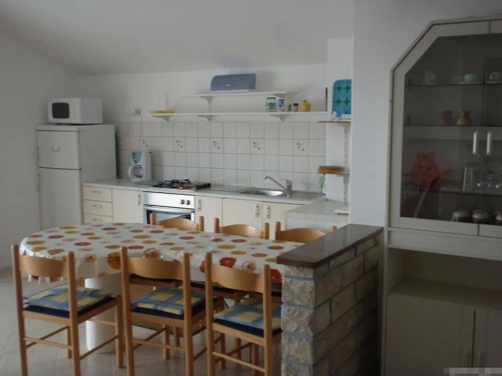 Apartment In Kukljica With Sea View, Terrace, Air Conditioning, Wi-Fi 0*,  Κροατία