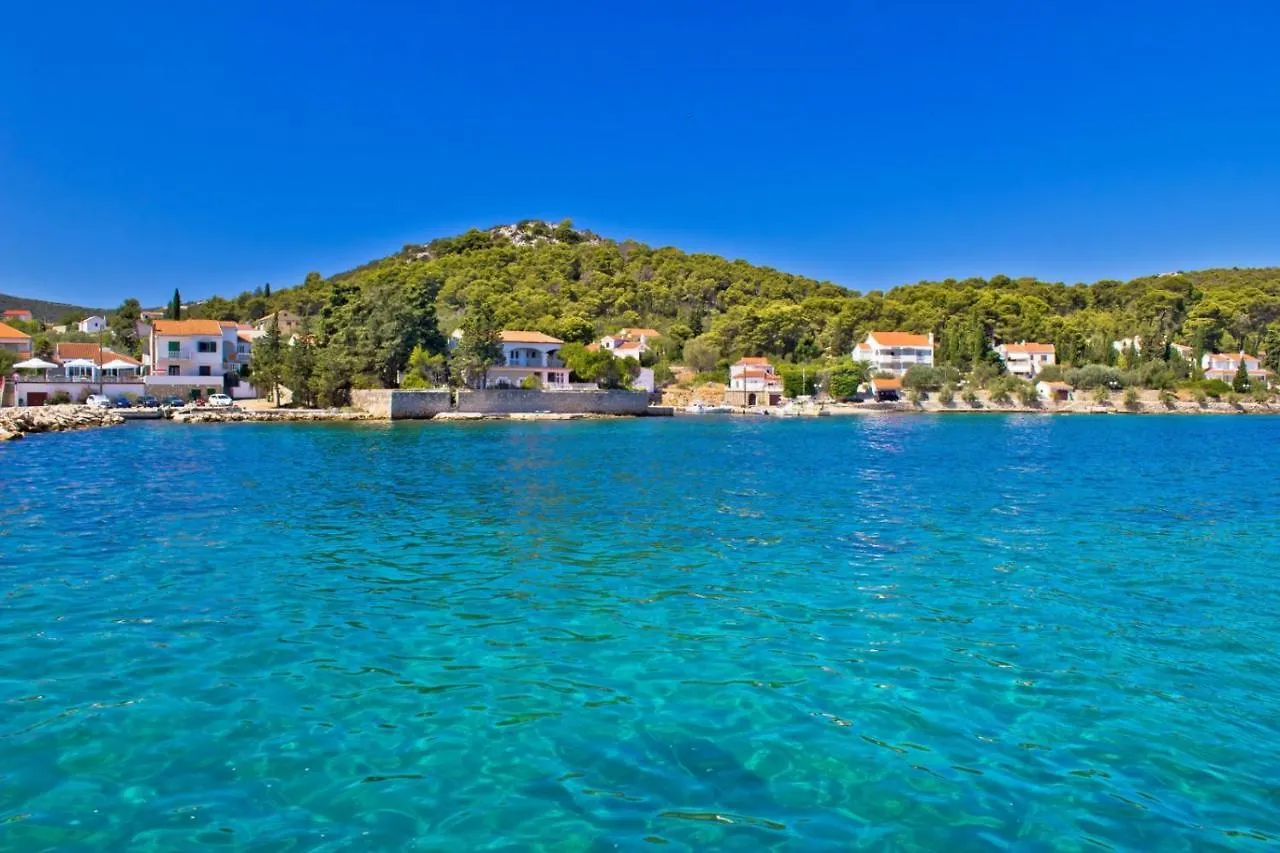 Apartment In Kukljica With Sea View, Terrace, Air Conditioning, Wi-Fi 0*,  Κροατία